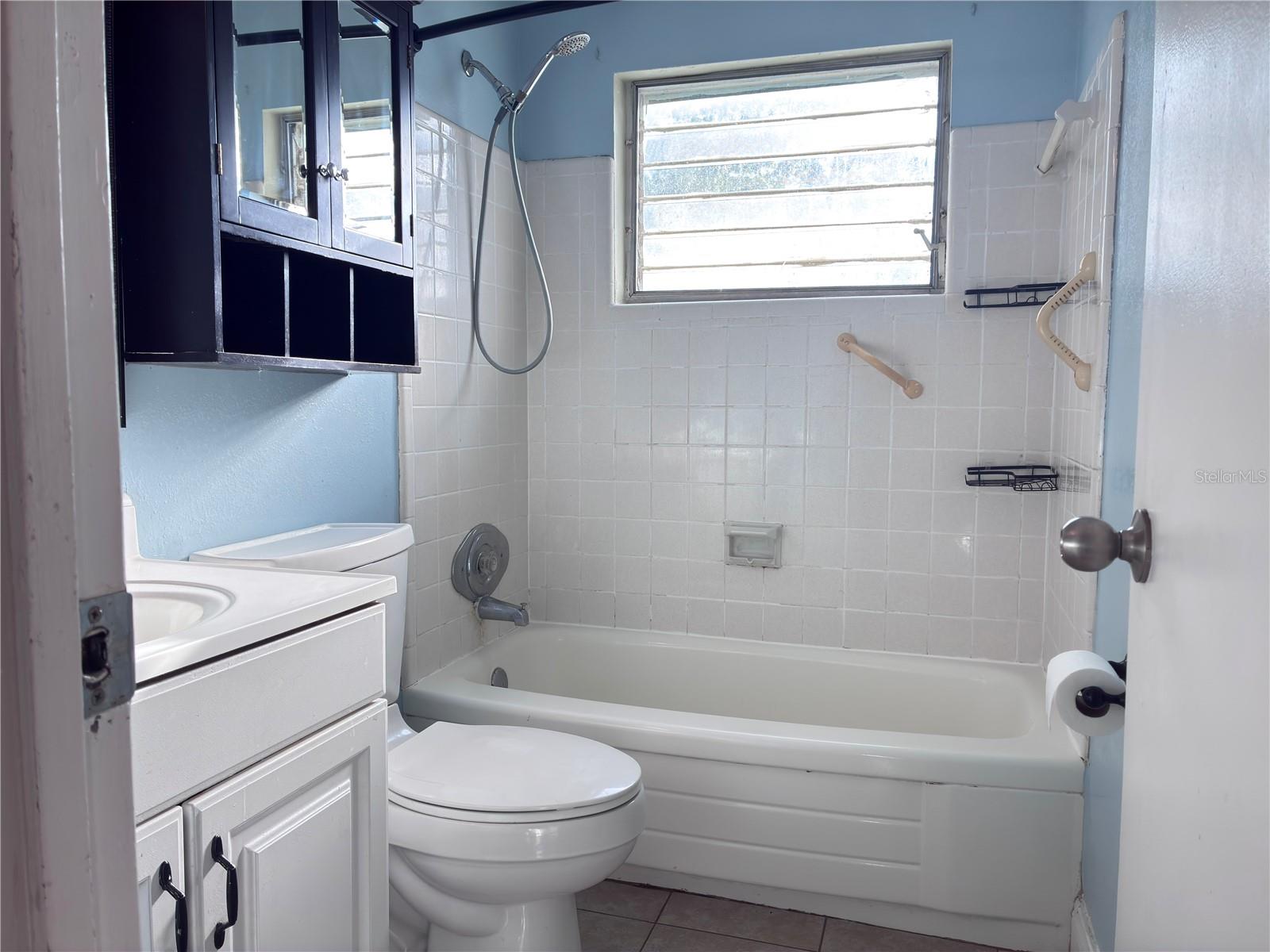 COUNTRY CLUB MANOR UNIT 3 - Residential