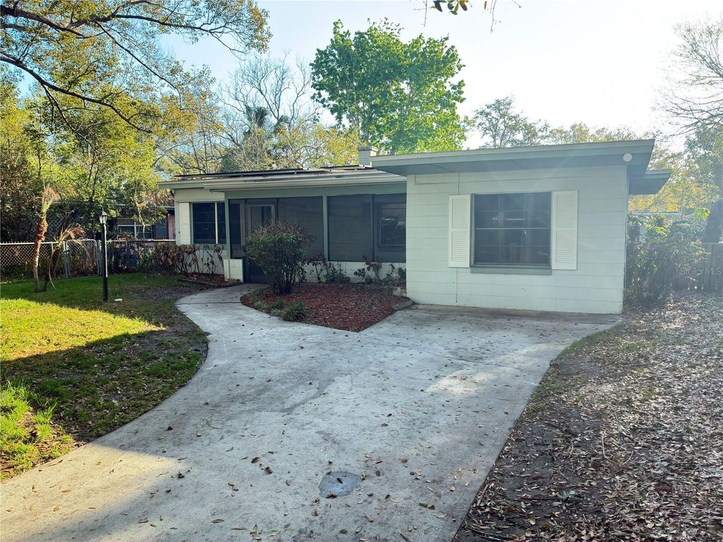 Photo of 120 Club Road, Sanford, FL 32771 (MLS # O6389445)