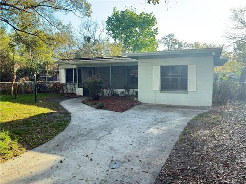 Photo of 120 Club Road, Sanford, FL 32771 (MLS # O6389445)