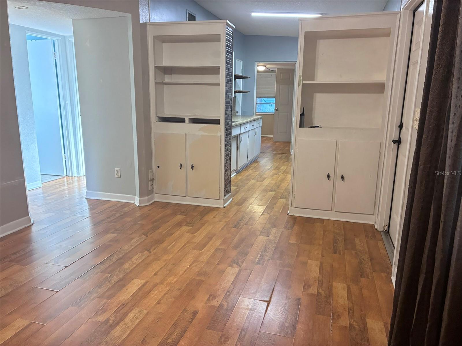 COUNTRY CLUB MANOR UNIT 3 - Residential