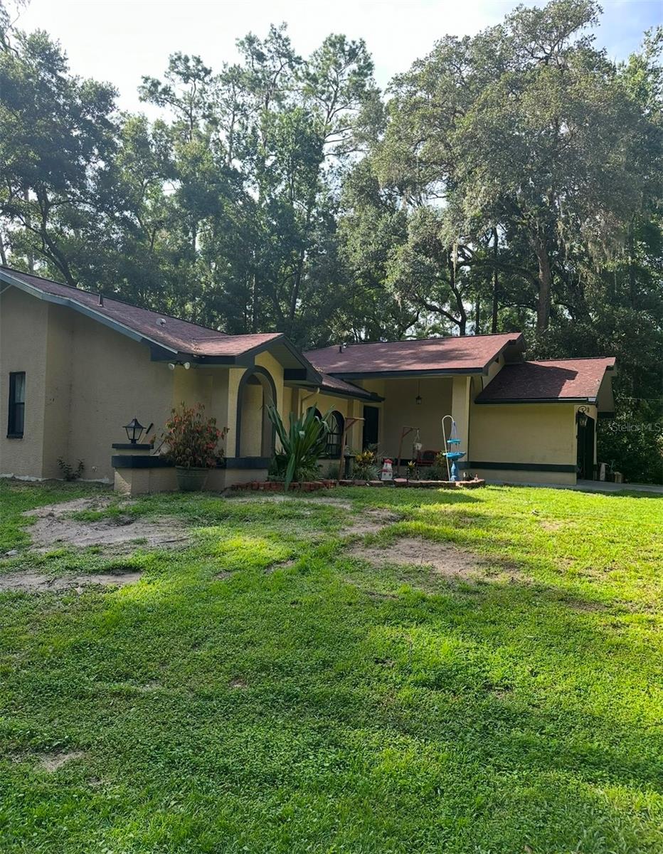 Come enjoy country living at its best, 4.9 acres zoned AG 1,556 sqft 2/2 with Florida room! Carport and Garage plenty of space for cars, ATV and boats. Chicken coop already set up for fresh eggs every morning. Great location close to interstate 75 for an easy work commute, Deep South Family BBQ and Papa Joe's right around the corner along with all the amenities of town close by!