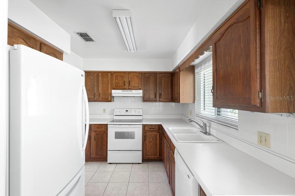 BREEZEWOOD VILLAGE CONDO PH 01-04 - Residential