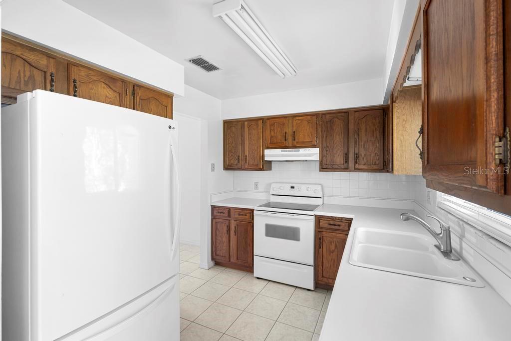 BREEZEWOOD VILLAGE CONDO PH 01-04 - Residential