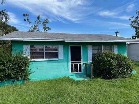 A home in PALMETTO