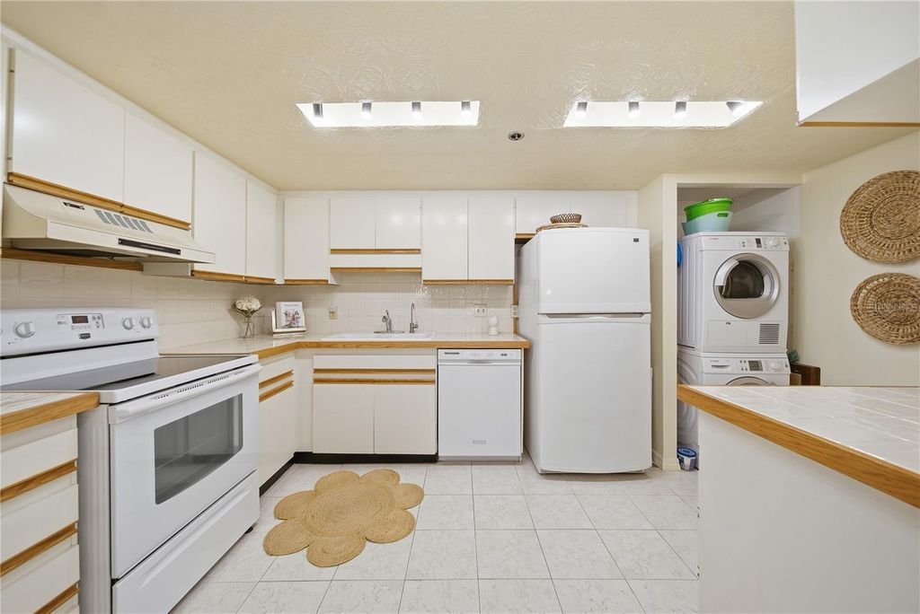 Photo of 1 Key Capri #603W, Treasure Island, FL 33706 (MLS # TB8509005)