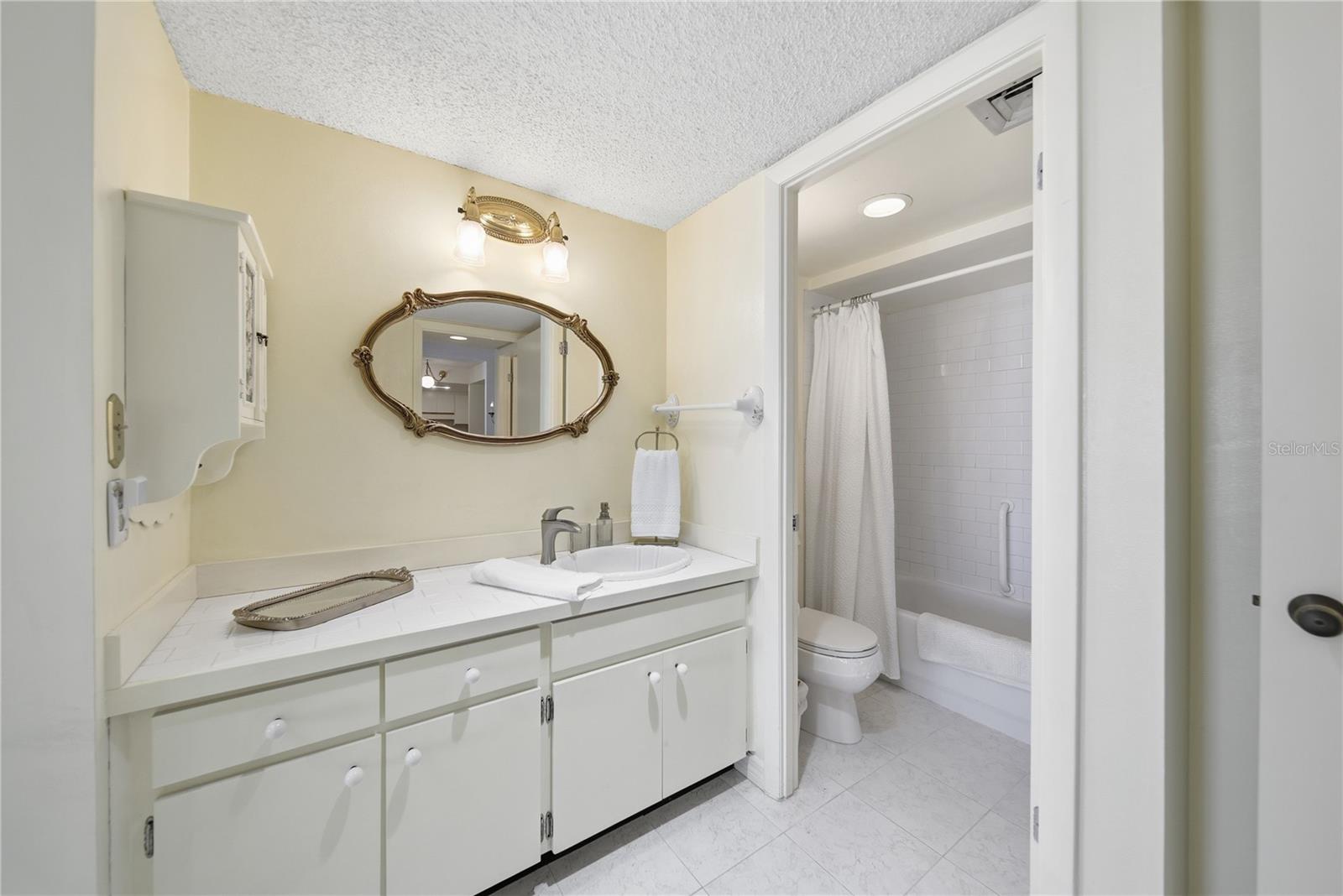 KEY CAPRI CONDO - Residential