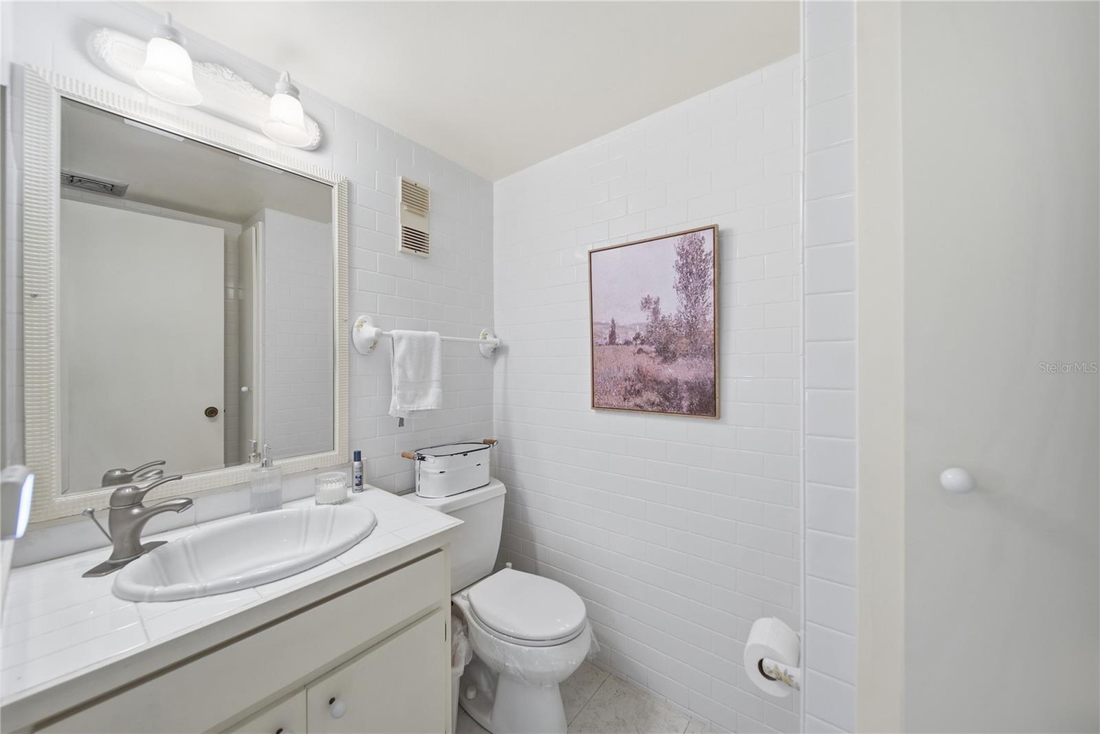 KEY CAPRI CONDO - Residential