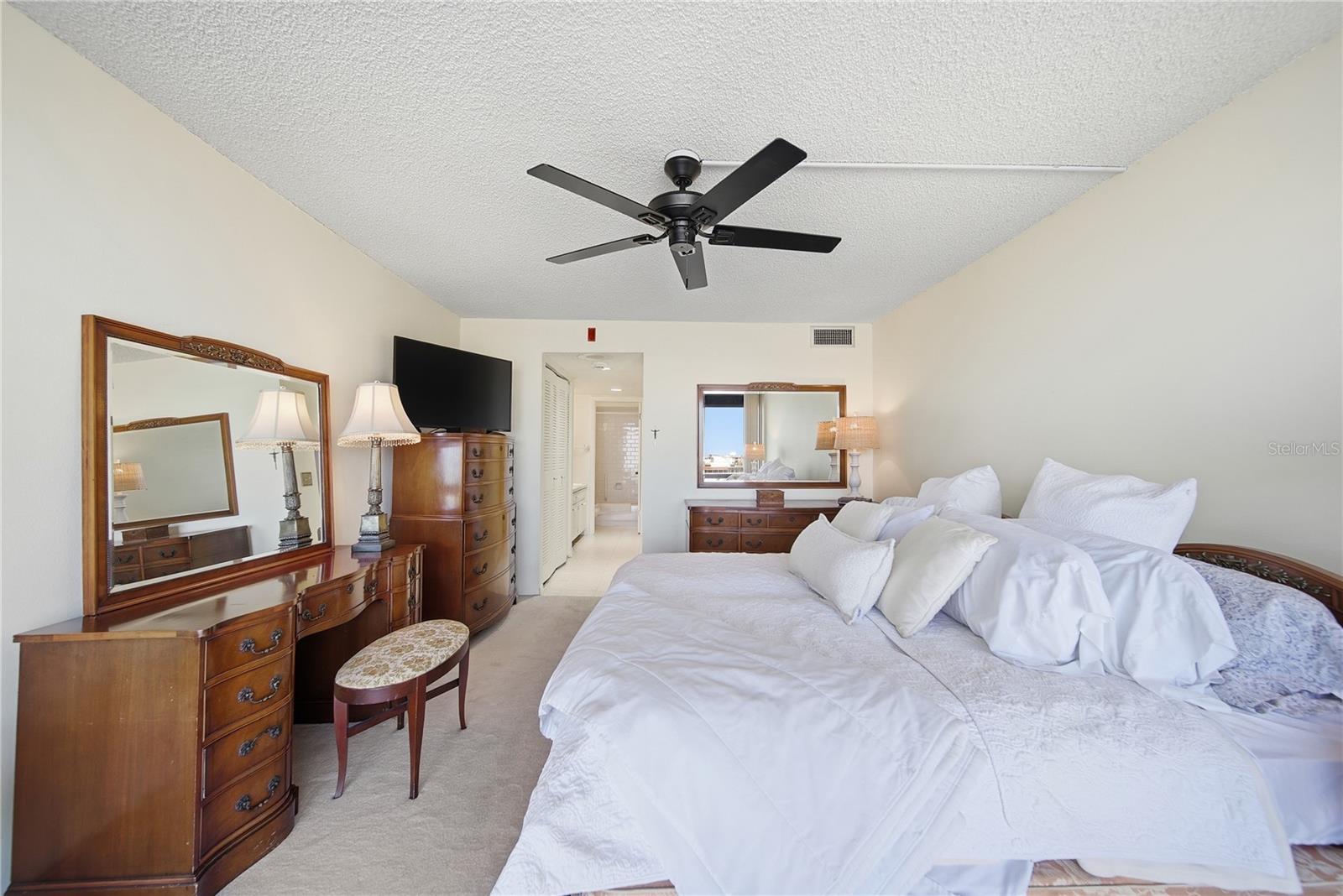 KEY CAPRI CONDO - Residential