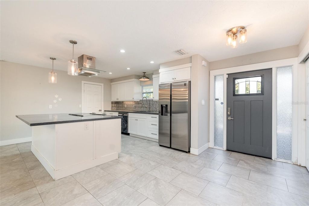 Photo of 2746 Hibiscus Street, Sarasota, FL 34239 (MLS # O6404525)