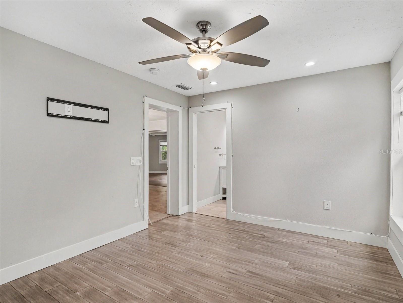 SOUTH GATE - Residential