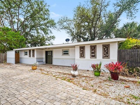 Photo of 2746 Hibiscus Street, Sarasota, FL 34239 (MLS # O6404525)