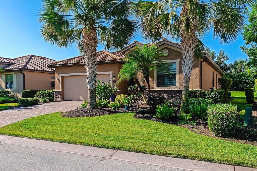 Photo of 6814 Willowshire Way, Bradenton, FL 34212 (MLS # A4638164)