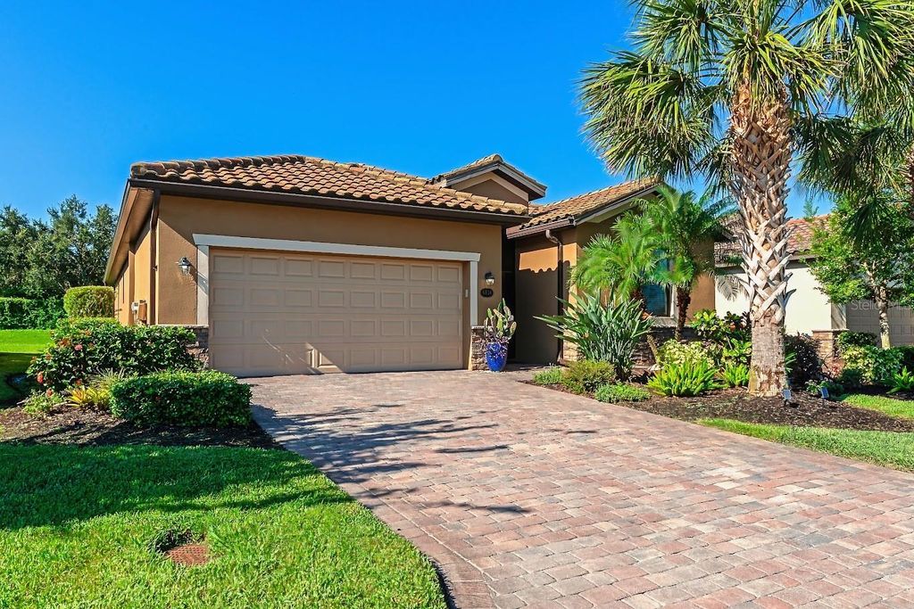 Photo of 6814 Willowshire Way, Bradenton, FL 34212 (MLS # A4638164)