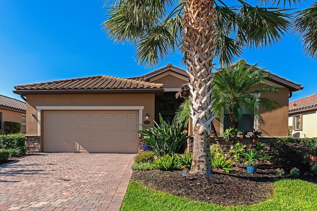 Photo of 6814 Willowshire Way, Bradenton, FL 34212 (MLS # A4638164)