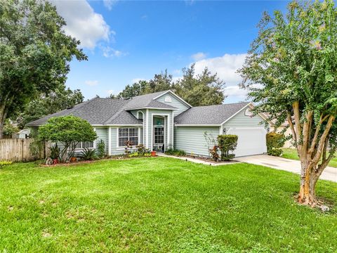 A home in EUSTIS