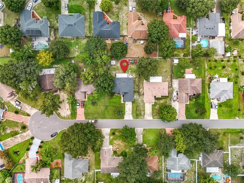 A home in EUSTIS