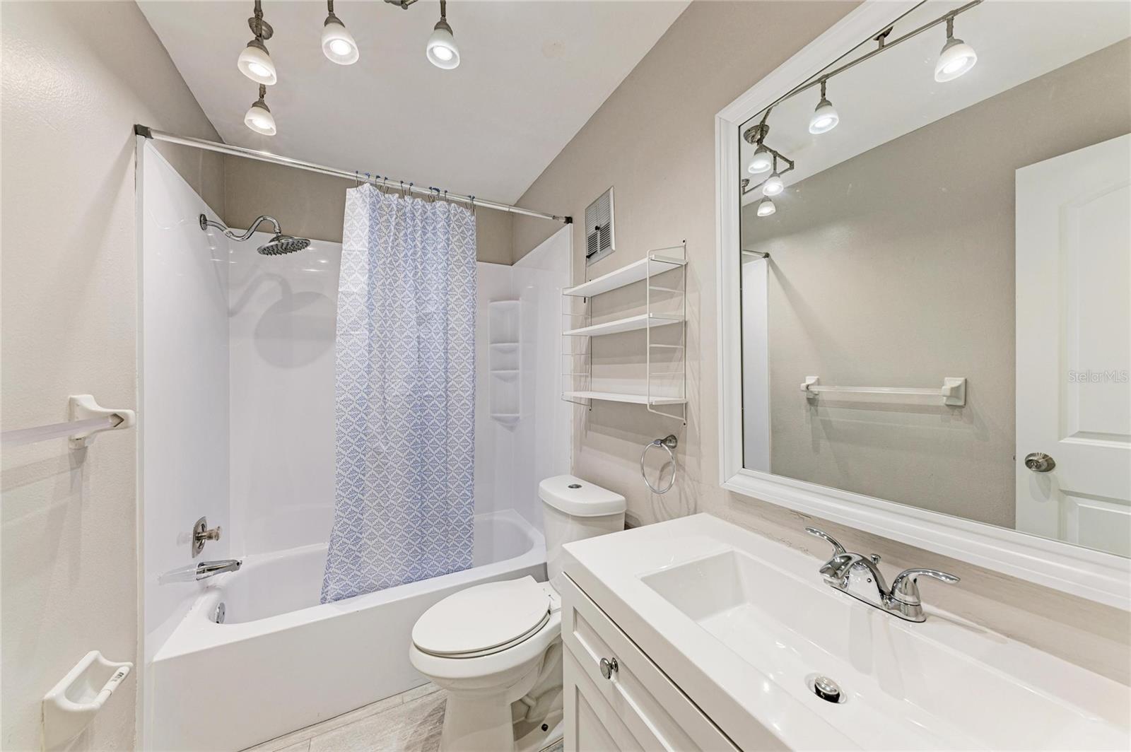 THE VILLAS OF LAKESIDE SOUTH - Residential