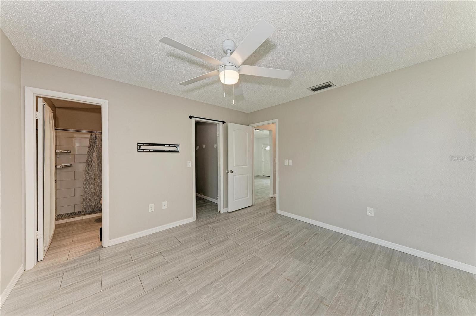 THE VILLAS OF LAKESIDE SOUTH - Residential