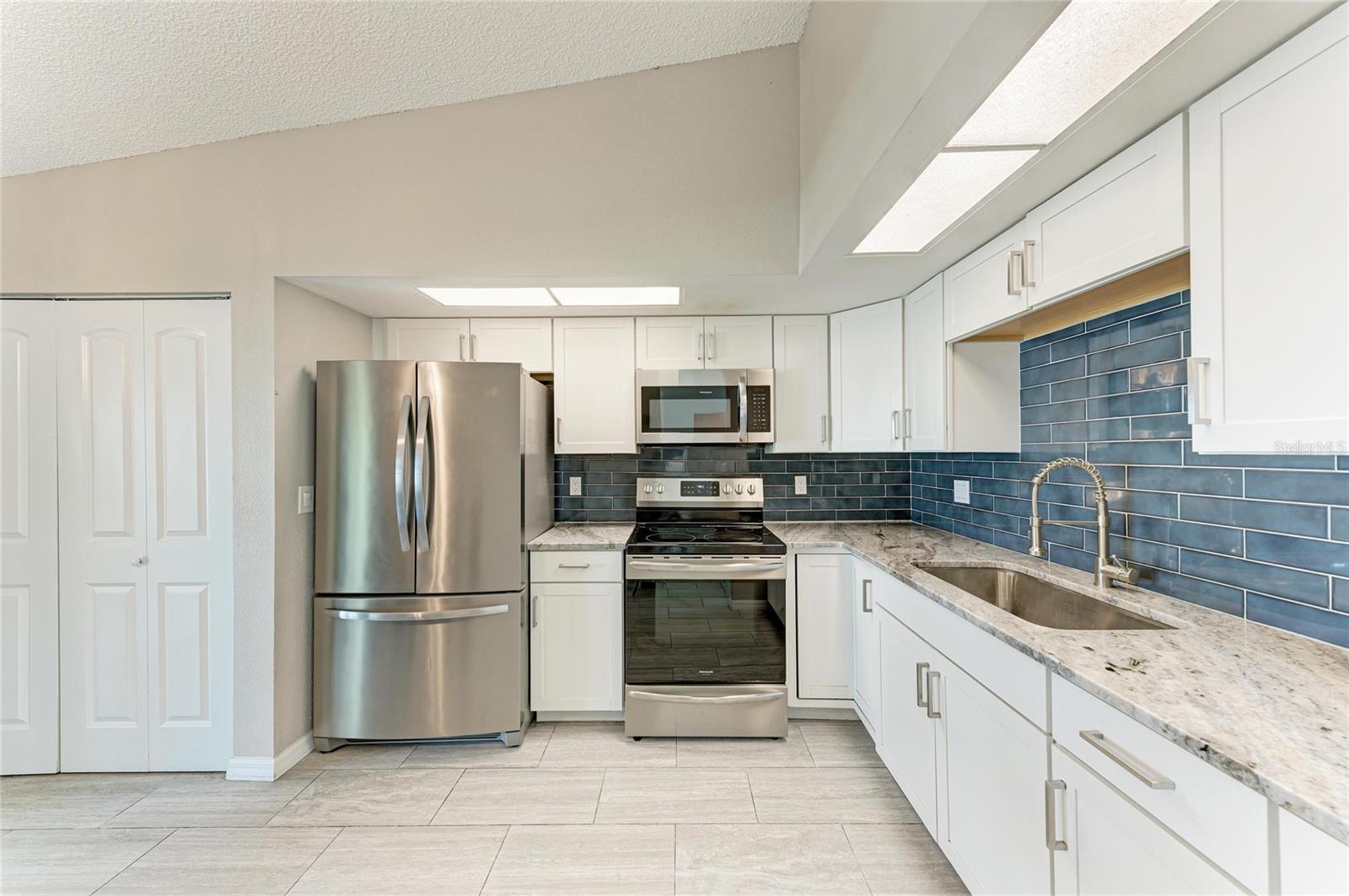 THE VILLAS OF LAKESIDE SOUTH - Residential