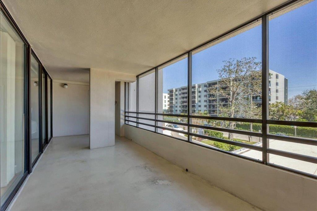 EMBASSY HOUSE - Residential