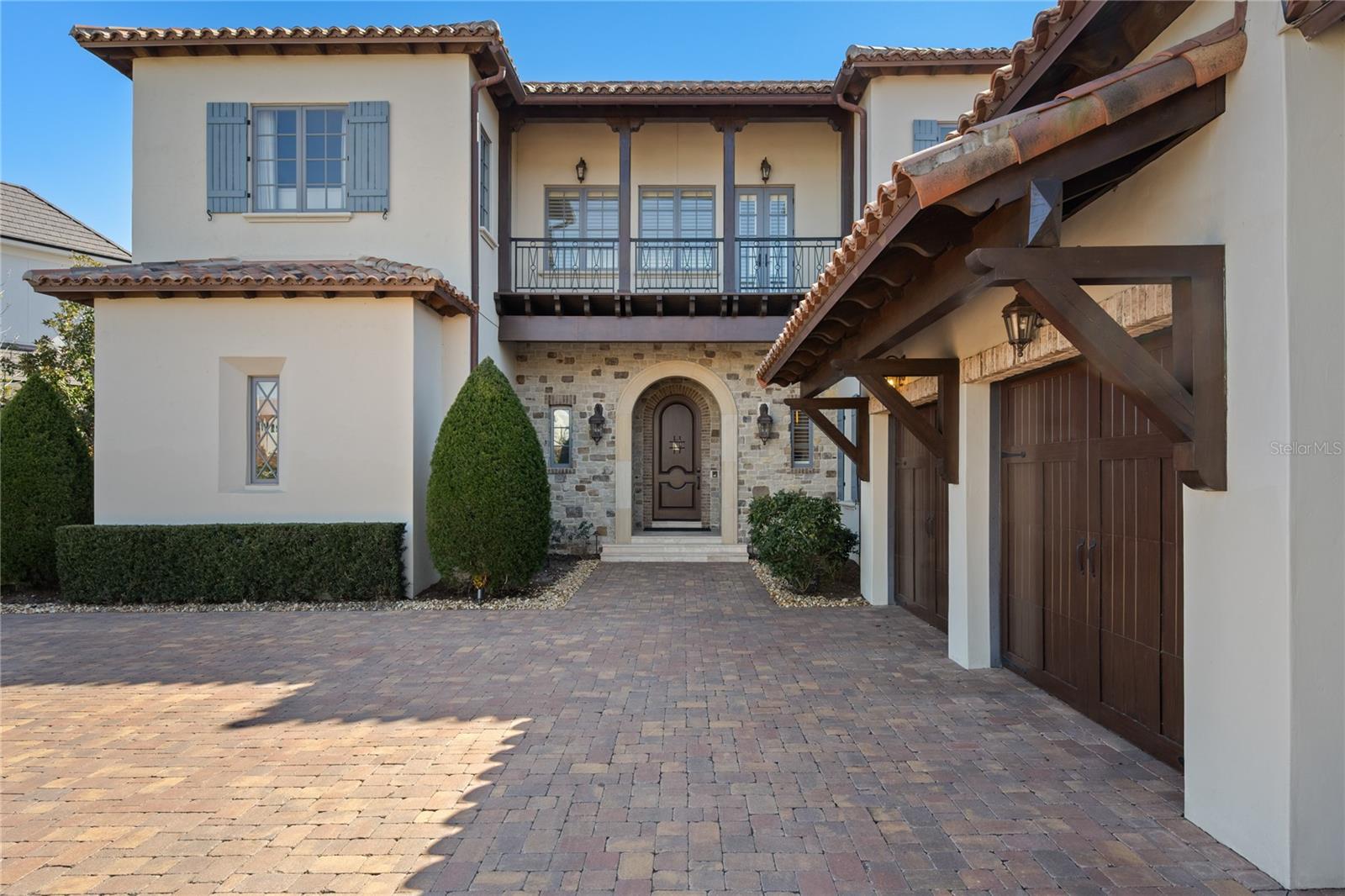 10443 LOS FELIZ DRIVE