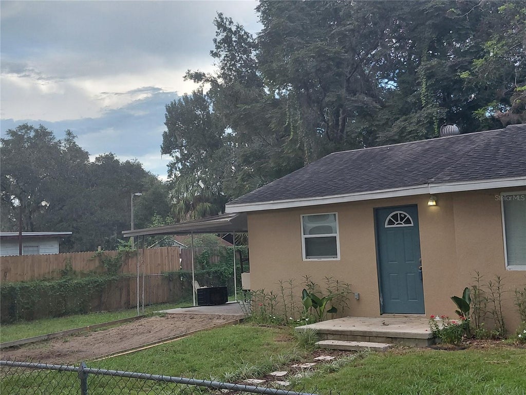 Photo of 11617 Grovewood Avenue, Thonotosassa, FL 33592 (MLS # TB8548234)