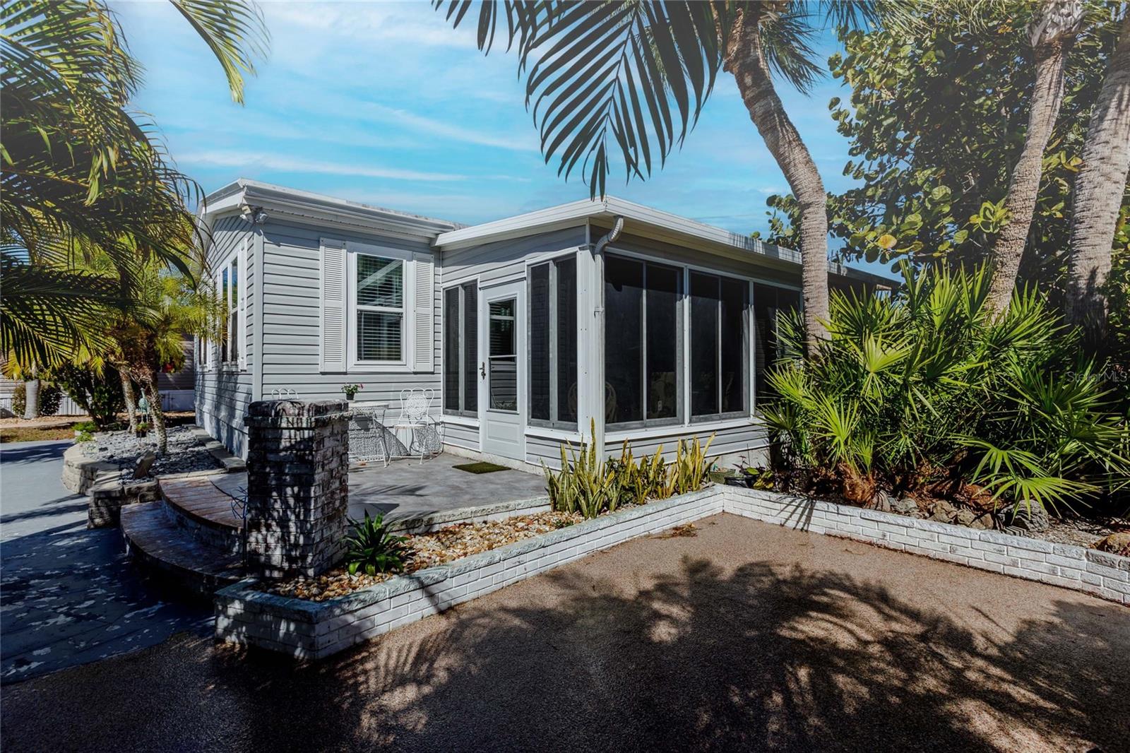 2100 KINGS HIGHWAY 52