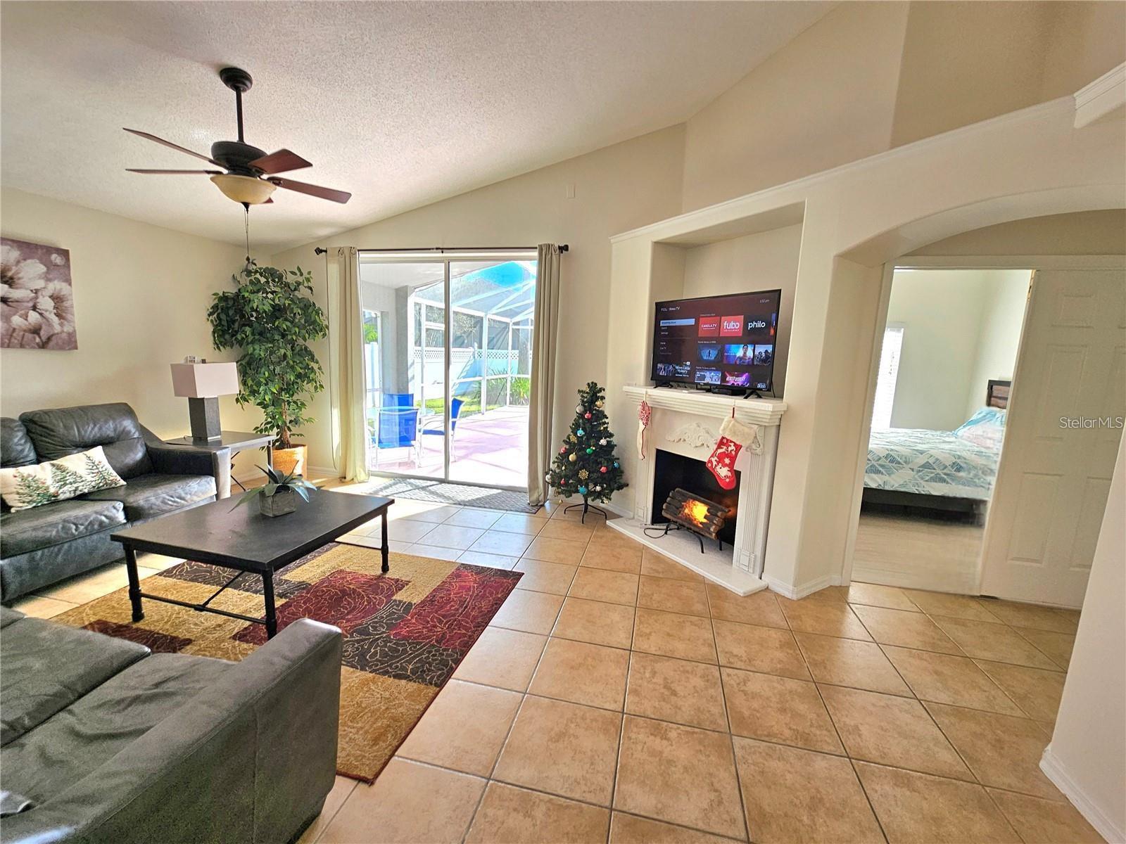 ROLLING HILLS ESTATES - Residential