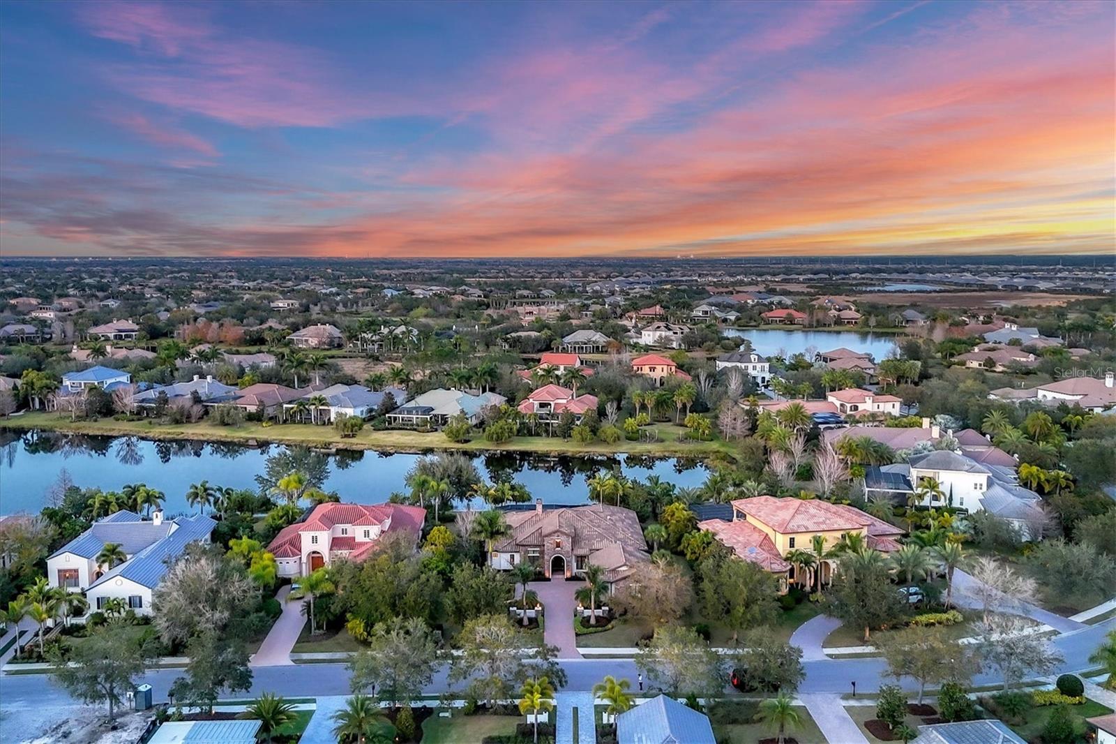 LAKE CLUB - Residential