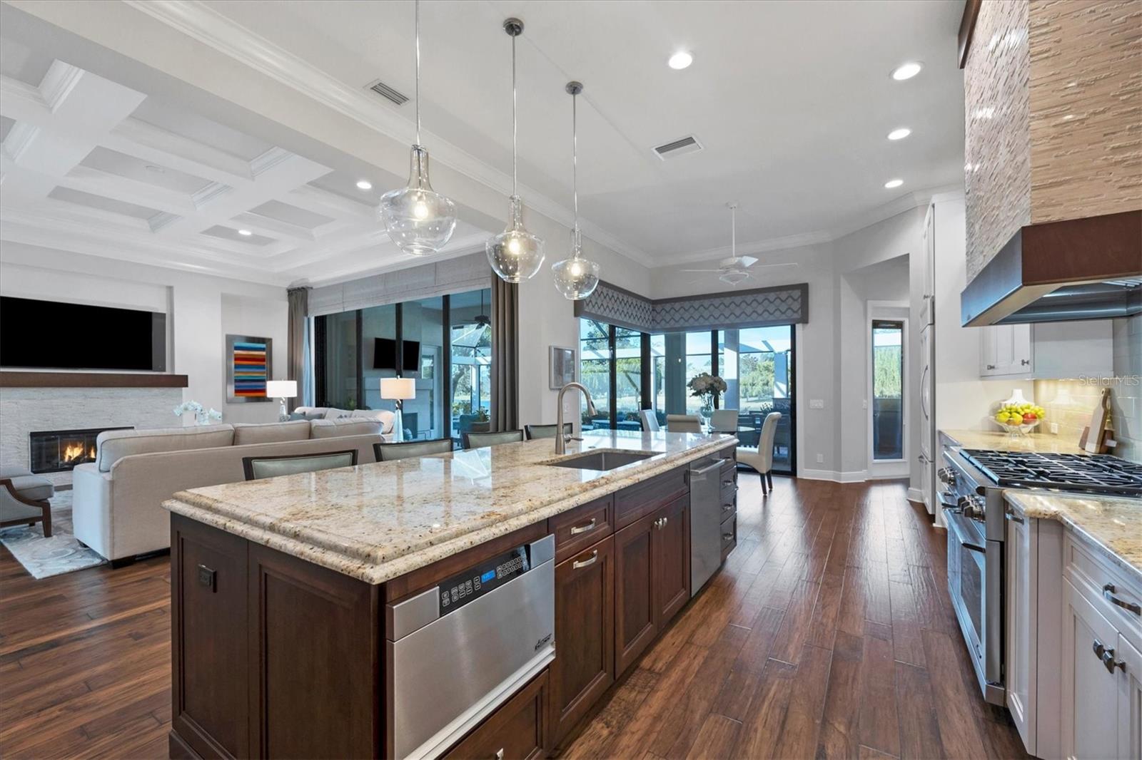 LAKE CLUB - Residential