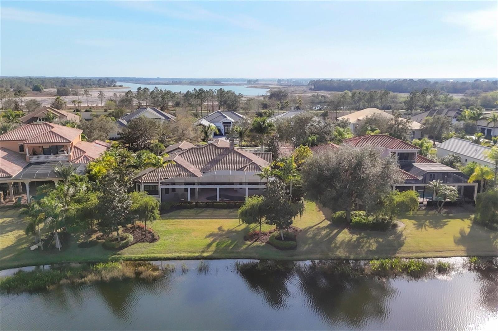 LAKE CLUB - Residential