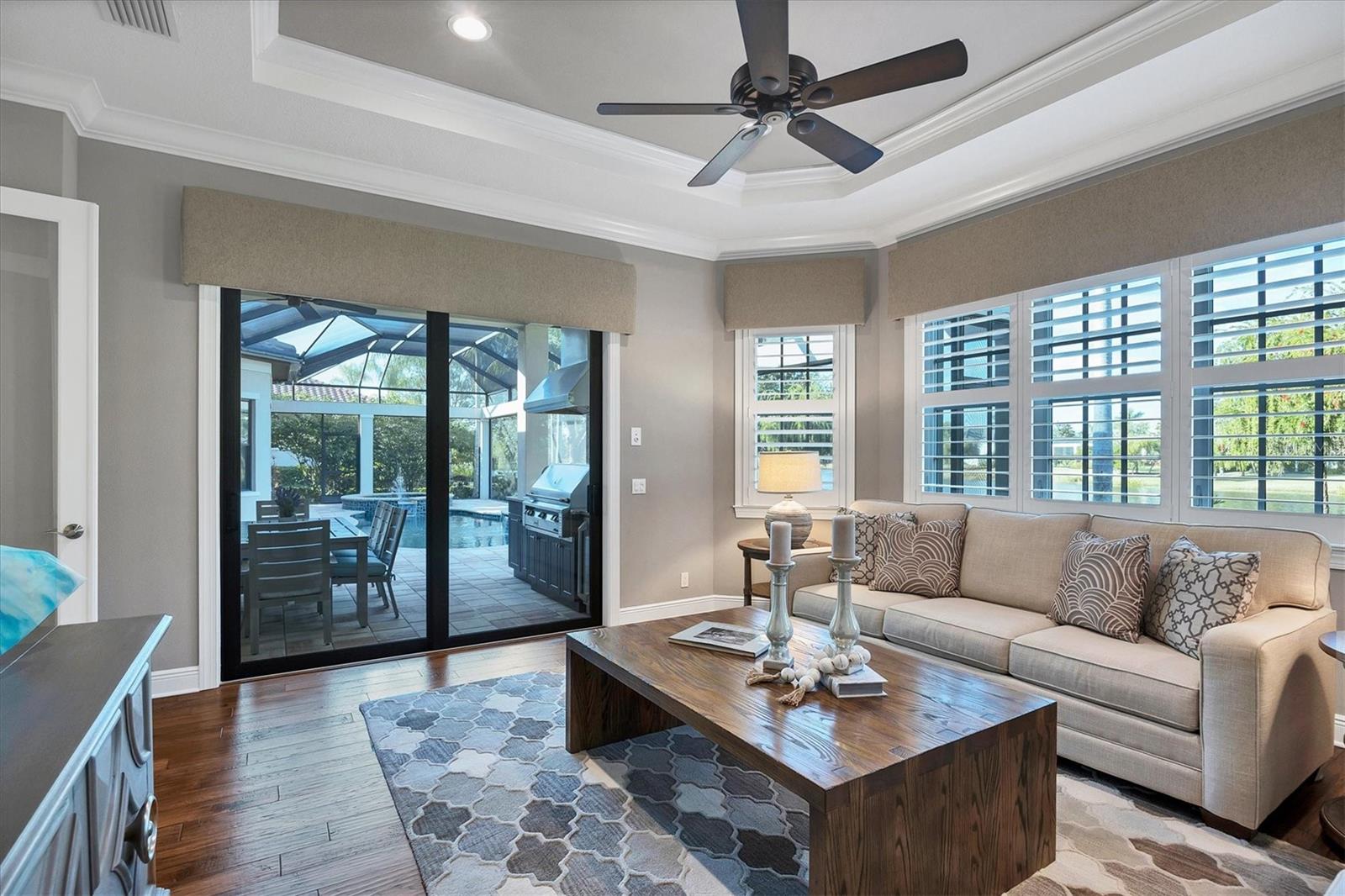 LAKE CLUB - Residential