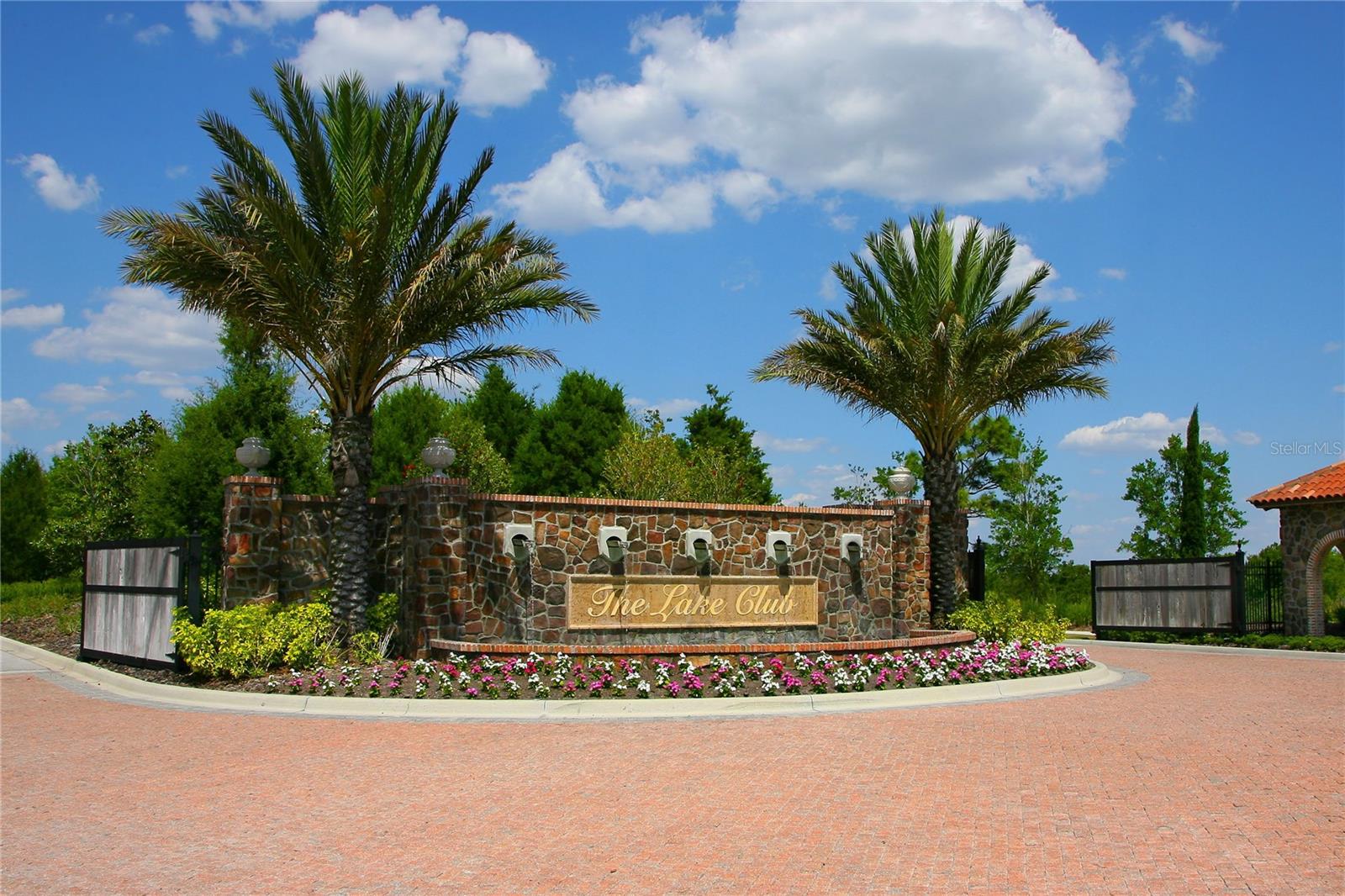 LAKE CLUB - Residential