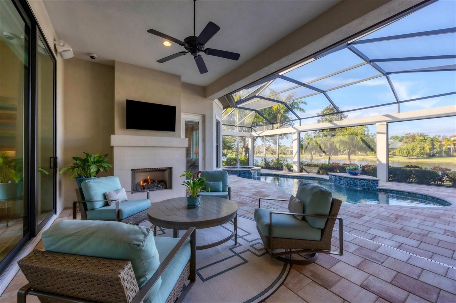 LAKE CLUB - Residential