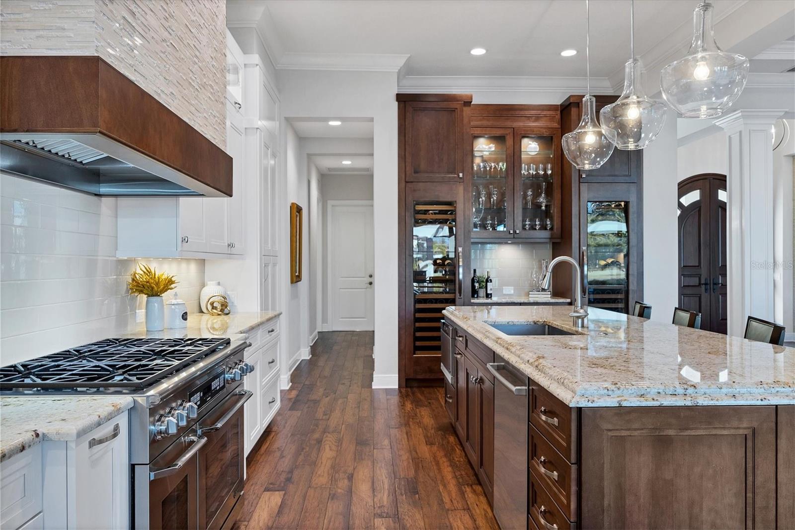 LAKE CLUB - Residential