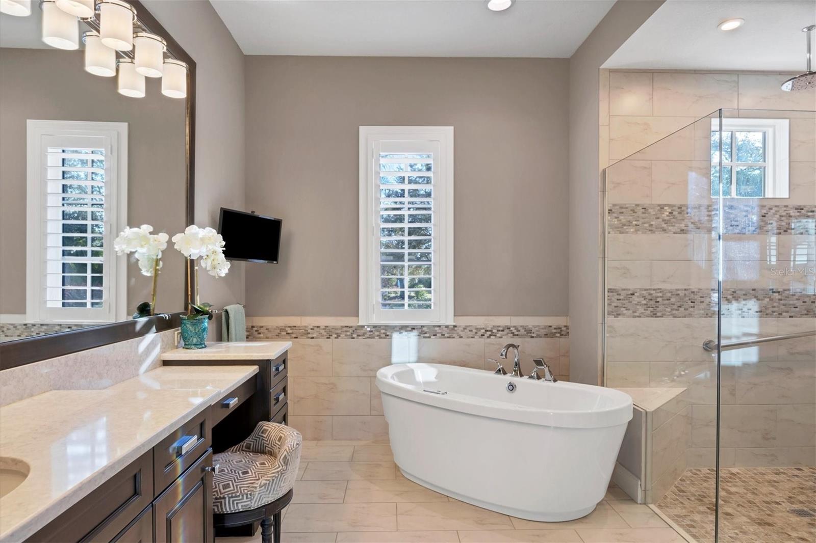 LAKE CLUB - Residential