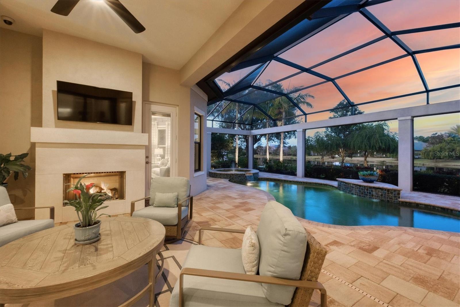 LAKE CLUB - Residential