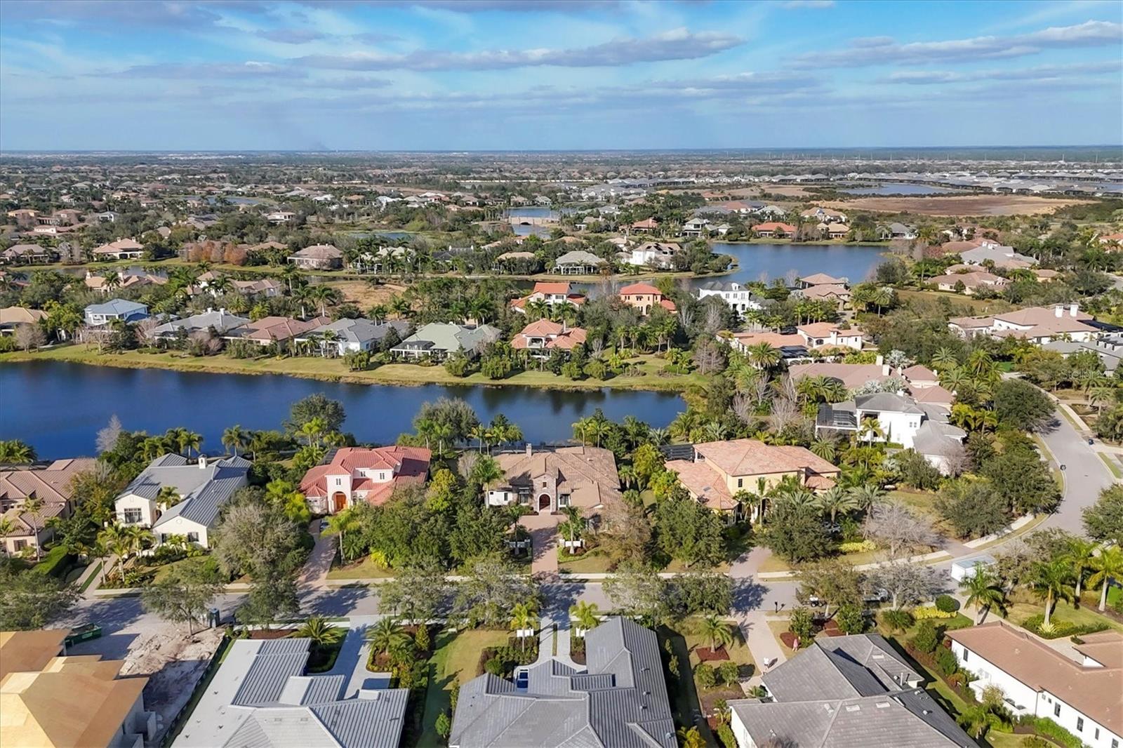 LAKE CLUB - Residential