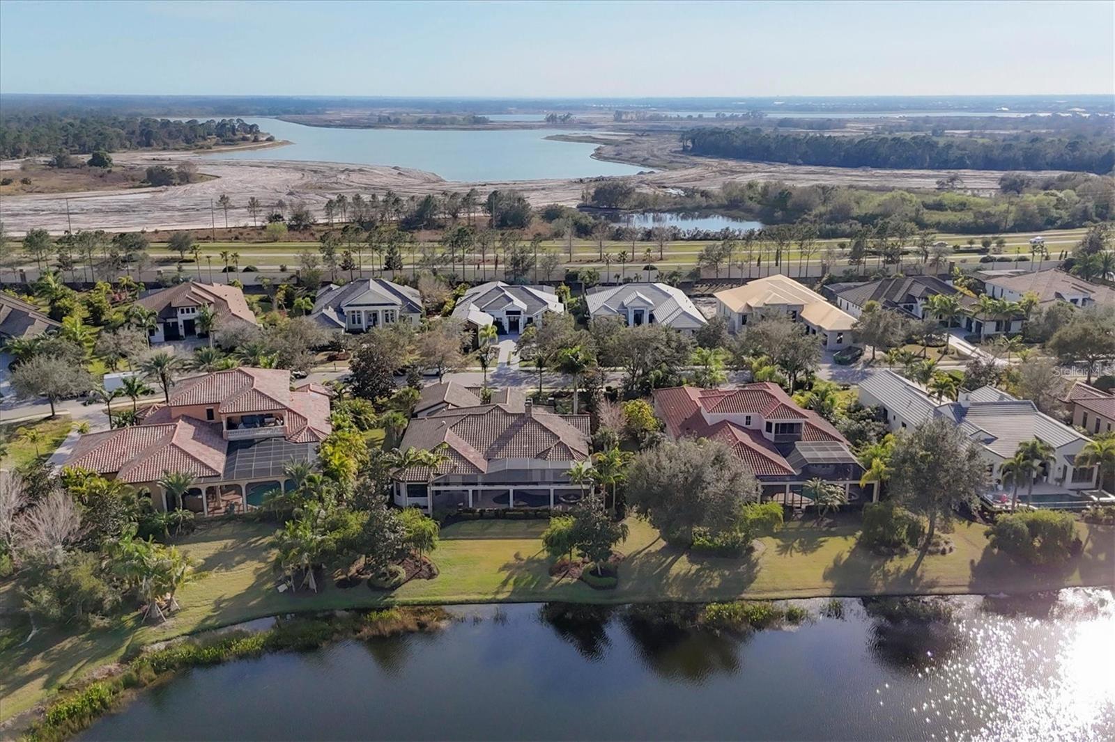 LAKE CLUB - Residential