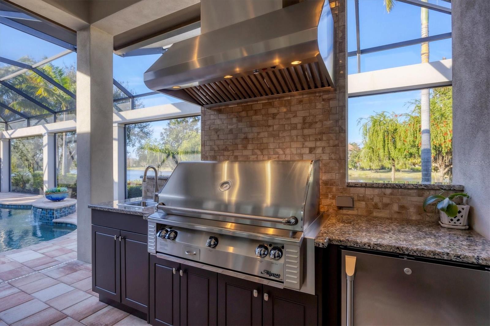 LAKE CLUB - Residential