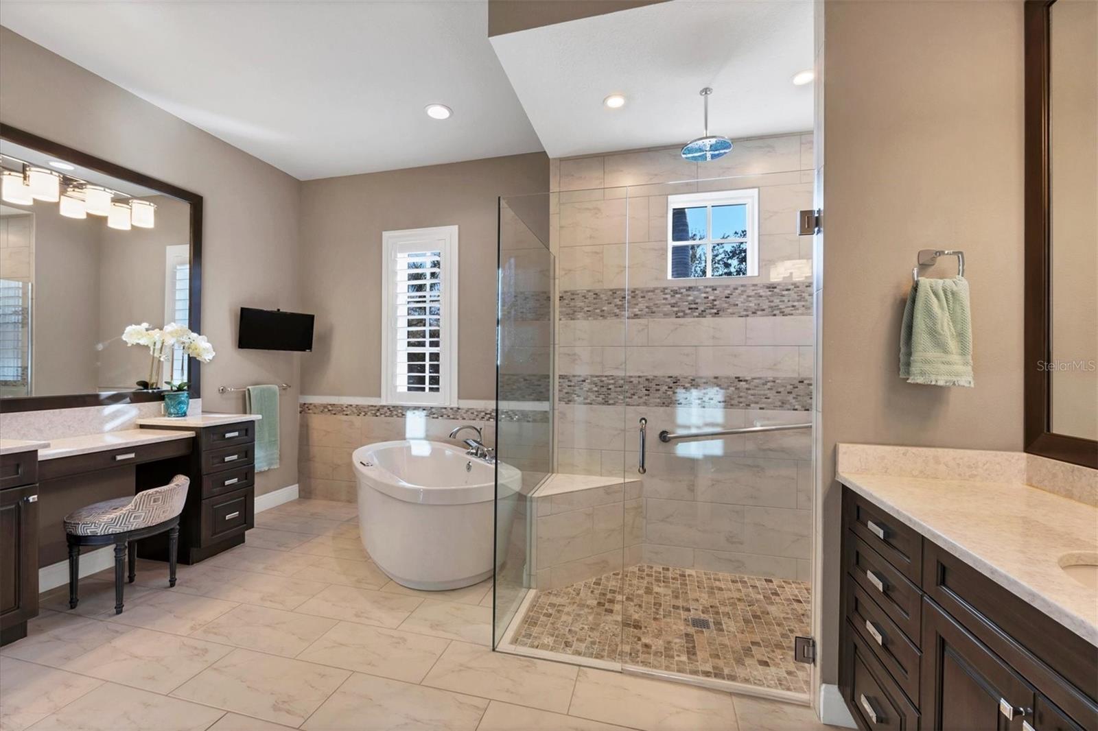 LAKE CLUB - Residential