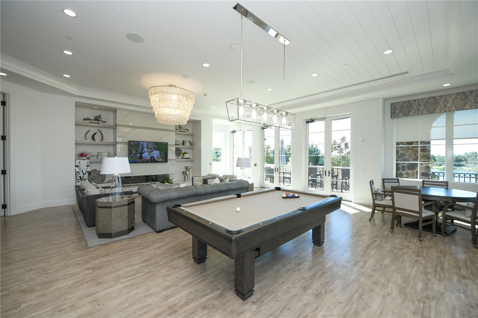 LAKE CLUB - Residential