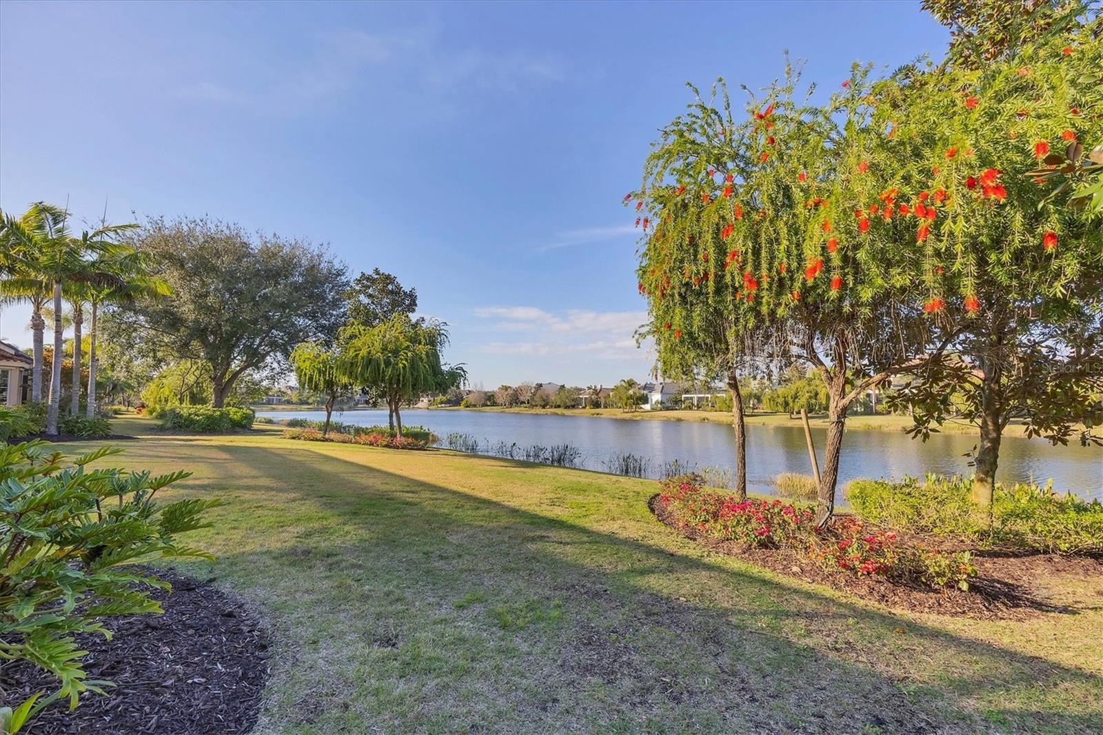 LAKE CLUB - Residential