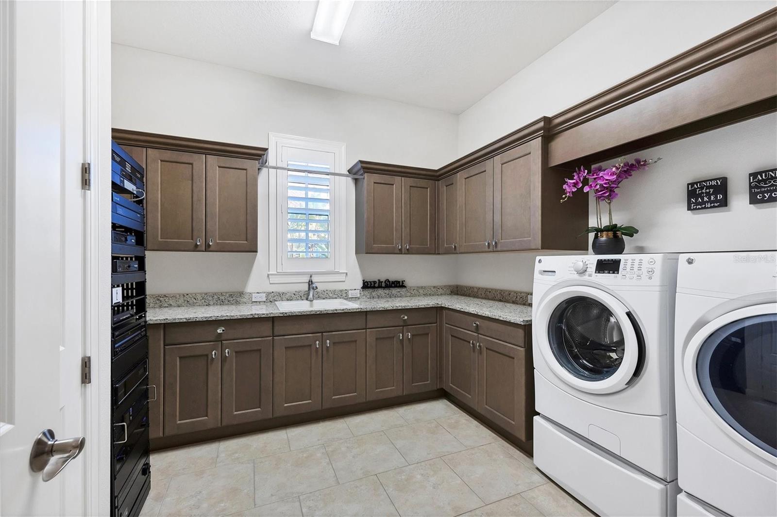 LAKE CLUB - Residential