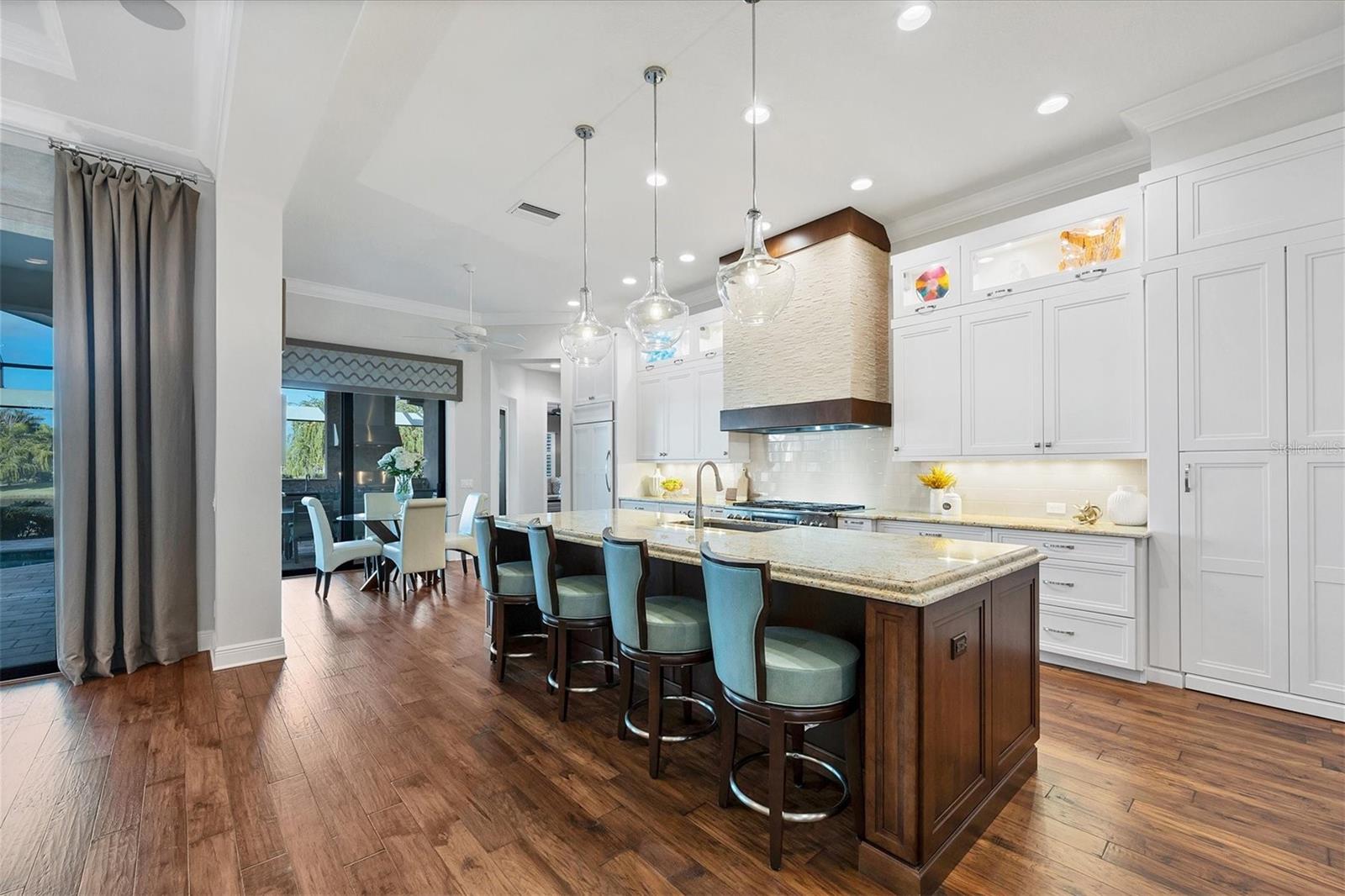 LAKE CLUB - Residential