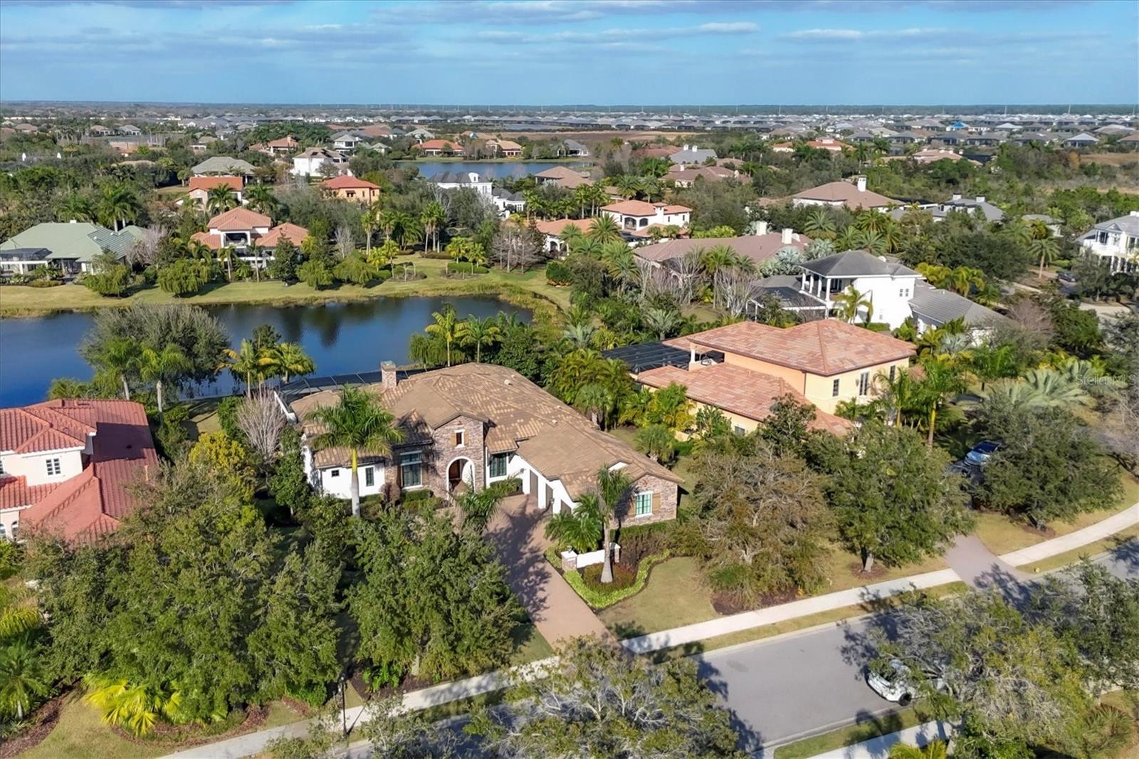 LAKE CLUB - Residential