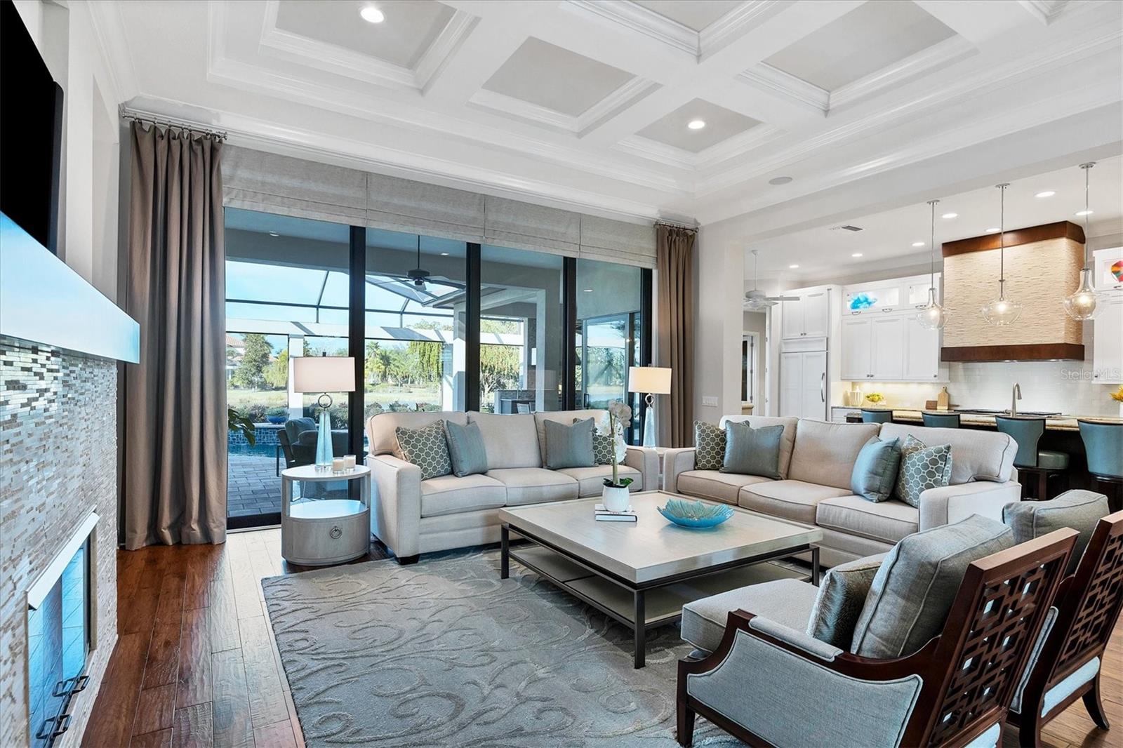 LAKE CLUB - Residential