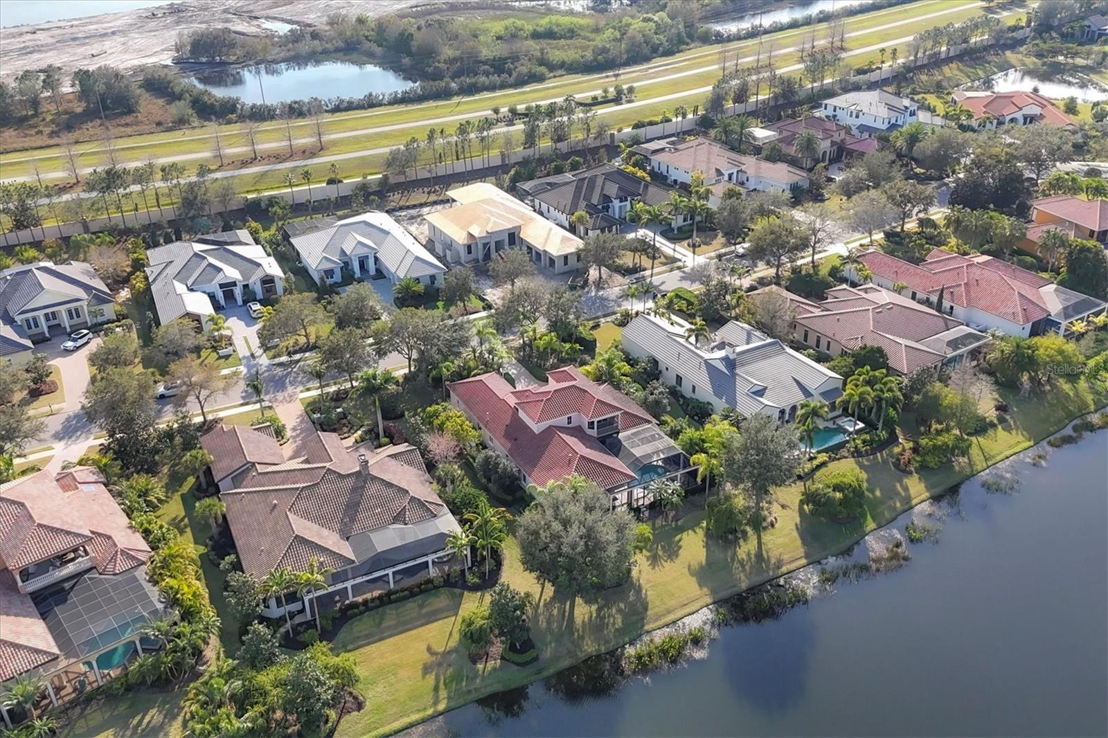 LAKE CLUB - Residential