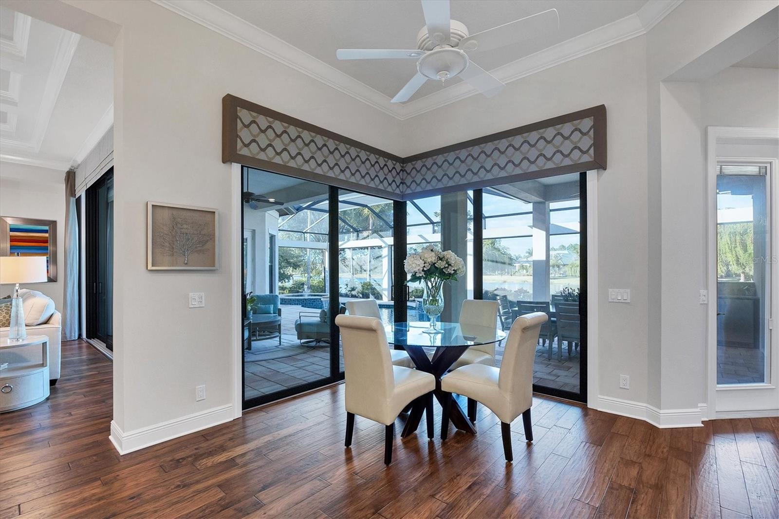 LAKE CLUB - Residential