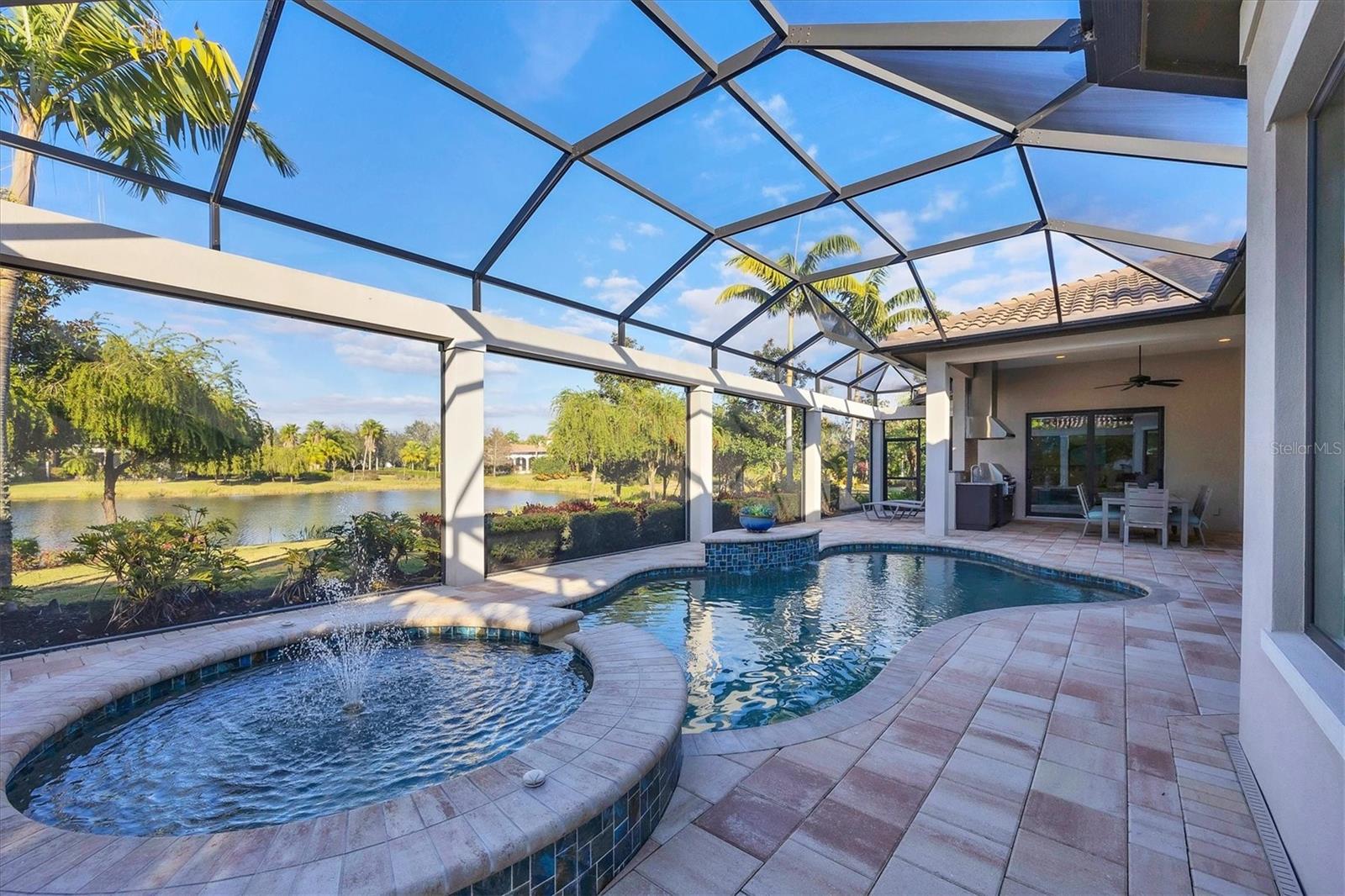 LAKE CLUB - Residential